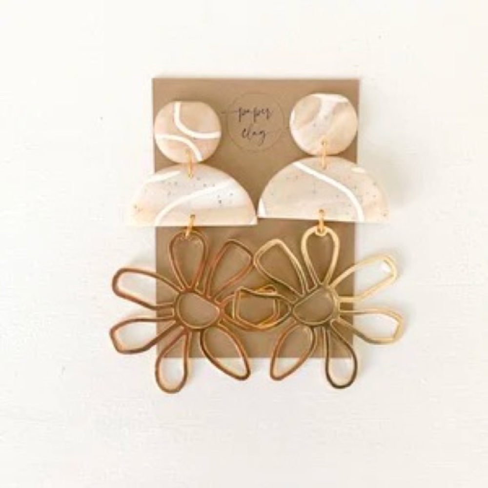 Daisy handmade clay earrings